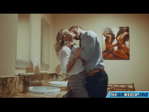❤️ Калі грудастая бландынка спакушае цябе ў грамадскім туалете ❤️ Чортнае відэа у нас ❌️